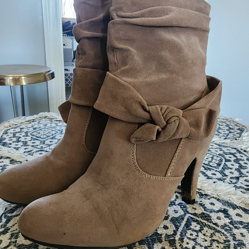 Venus Women's Taupe Suede Knot Accent High Heel Boots